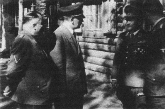 Рейхскомиссар Украины Эрих Кох и Адольф Гитлер. Сам Кох