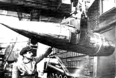 Подъем снаряда 500-мм гаубицы ТГ-1 храпом
